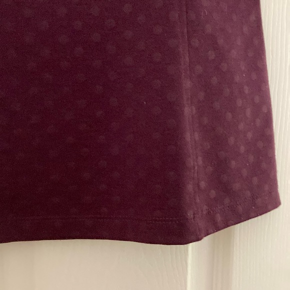 Sleeveless fitted tank top. - Picture 4 of 5